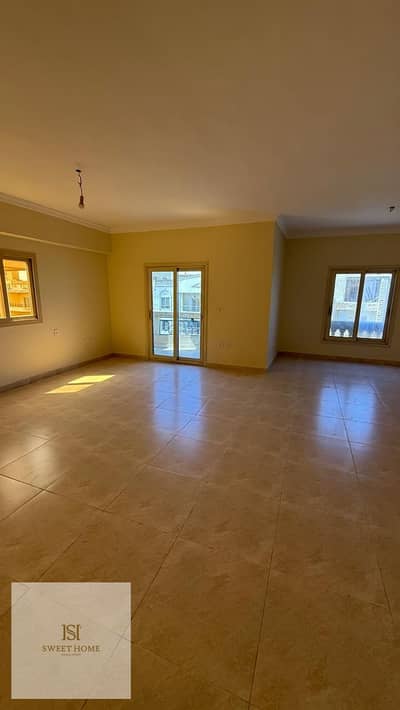 شقة 210 متر للإيجار بالنرجس عمارات  3 غرف وتشطيب مميز