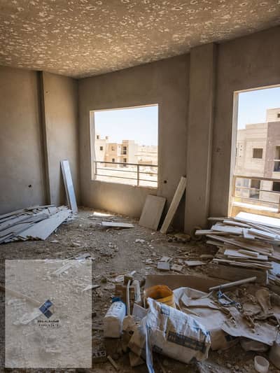 شقة للبيع بجاردينيا التجمع الخامس القاهرة الجديدة مساحة 215 متر الدور الثاني بلكونة 3 غرف 2 حمام 3 قطع ريسبشن على المحارة والطوب الأحمر موقع مميز