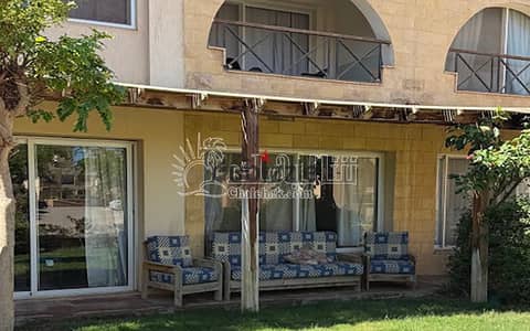 شاليه أرضي بجاردن للبيع مفروش ومجهز بالكامل تاني صف علي علي البحر وفيو حمام سباحة | لاجونا باي العين السخنة