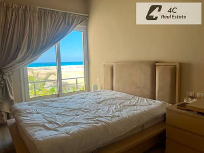 بسعر قابل للتفاوض شاليه علوي مفروش بالكامل Sea View ريسيل فوري في هاسيندا وايت الساحل الشمالي بتقسيمه خاصه جاهز للمعاينه و الاستلام