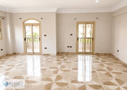 شقه فاضيه 170 متر للايجار في مجاوره 11/12 في التجمع الاول تطل مباشرة على محور مصطفى كامل