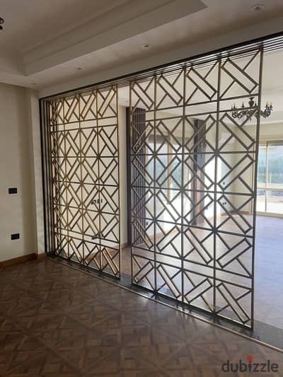 فيلا 5غرف مطبخ بالاجهزة وتكيفات فيو على بول مباشر فى Patio Oro