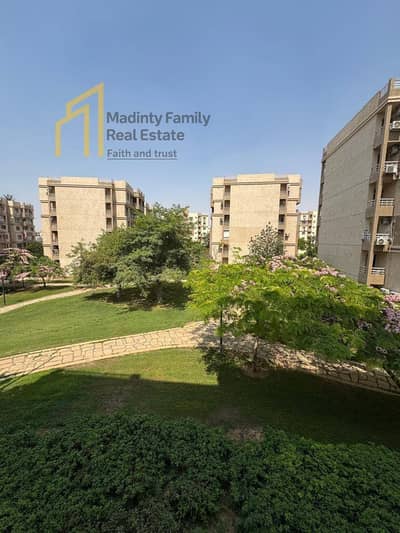Apartment for rent in Madinaty with an area of 131m b6 next to services with a wide garden view