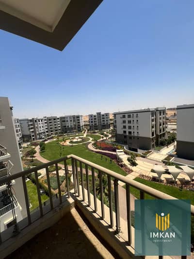 3-bedroom apartment for sale in Hyde Park Compound, Fifth Settlement; down payment of 850,000 EGP, featuring a distinctive view of swimming pools and 3-bedroom apartment for sale in Hyde Park Compound, Fifth Settlement; down payment of 850,000 EGP, featuring a distinctive view of swimming pools and
