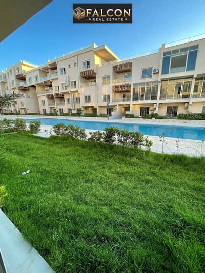 شاليه 100% Sea view جاهز للمعاينة بـ تشطيب High end للبيع بأقساط 8 سنين بجوار مطار العلمين و طريق الفوكا بـ قريه دايركشن وايت Direction white