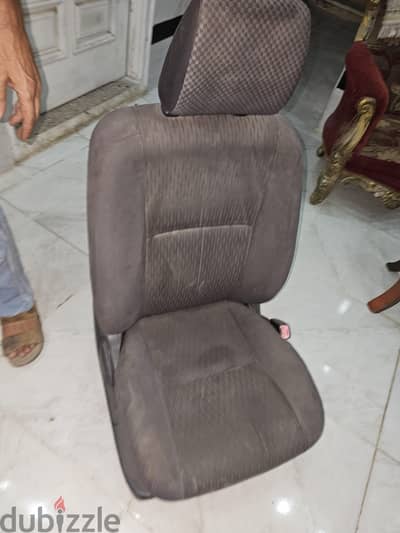 ٣ كراسي متنوعه  لسيارات لا أعرف موديلاتها
