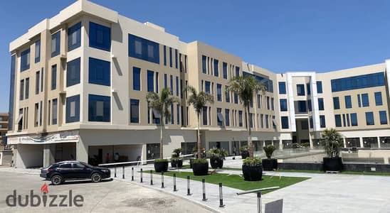 للبيع عيادة ٩٢m تشطيب كامل - استلام وتشغيل فوري في مول ايتيرنا بجوار ميفيدا - التجمع الخامس