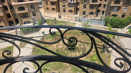 شقه ٢٢٠ متر دبل فيس للبيع من المالك كمبوند اكاسيا