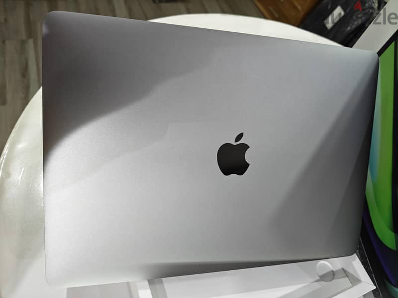 MacBook pro M2 6