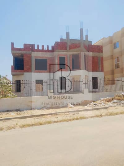  Apartment for Sale – 4th District Villas, Obour City   Amazing Price   Prime Location, Just Steps from Line 10, Very Close to Carrefour Obour & Farid Habib Hospital.   Third Floor – Elevator Available.