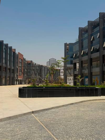 Commercial Retail for rent with very high spaces