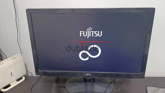 شاشة Fujitsu مقاس 19 بوصة + كابل باور | حالة ممتازة | 1000 جنيه