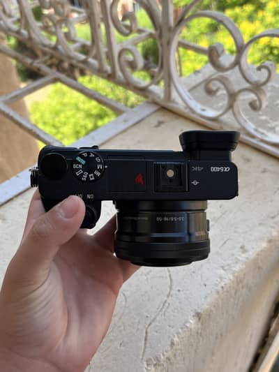 Sony a6400 with kit lens and sandisk 128gb sd card