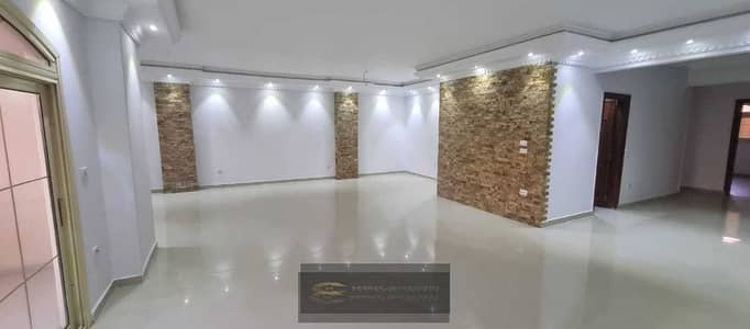 For sale a distinguished apartment in October - the third district - the third neighborhood with an area of: 230 meters, the fourth floor (not the last), elevator available, first residence