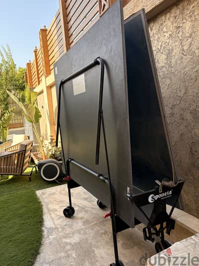Tennis table