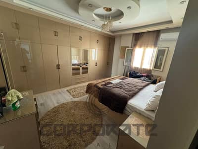 Ultra super lux apartment in a villa, corner on 3 facades, northern view