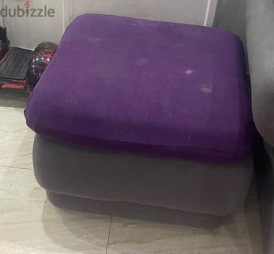 2 كنبة و 1 كرسي و صفرة بكراسي للبيع