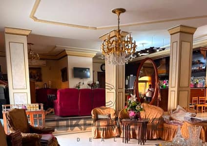 Villa divided into 4 apartments, ultra-lux finishing, with a swimming pool and a prime location