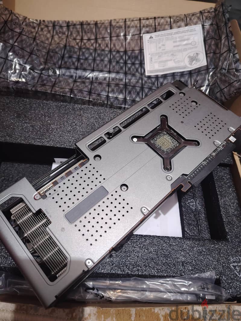 RX 7700 XT 1