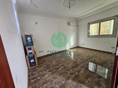 apartment 155 sqm superlux for sale in the 10th District, Neighborhood 1, directly in front of the Sheikh Zayed Police Station entrance.