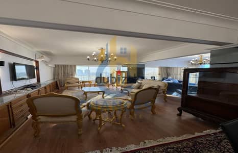 شقة مفروشة بالكامل للبيع على كورنيش المعادي – تشطيب ألترا سوبر لوكس – إطلالة مباشرة على النيل