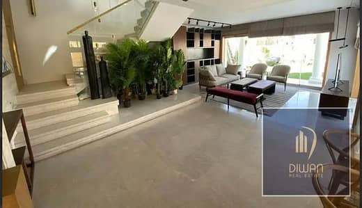 Last ready-to-move finished villa 373m, lowest down payment, 6-year installments, 0% interest, near BUE. Prime location, open landscape view.