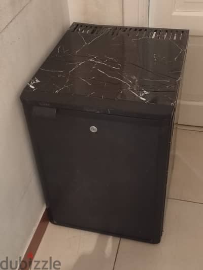 ثلاجة مكتب / ميني بار  Minibar