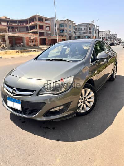 Opel Astra 2018 -  أوبل أسترا  (أعلى فئة)  فابريكة مع رخصة سنة
