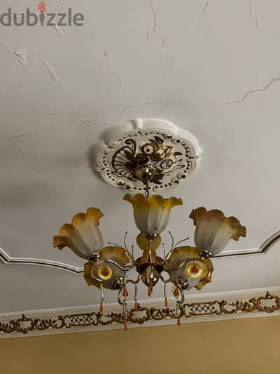 طقم إضاءة  3 نجفات, 2 أبليك (كل أبليك مكوّن من قطعتين)