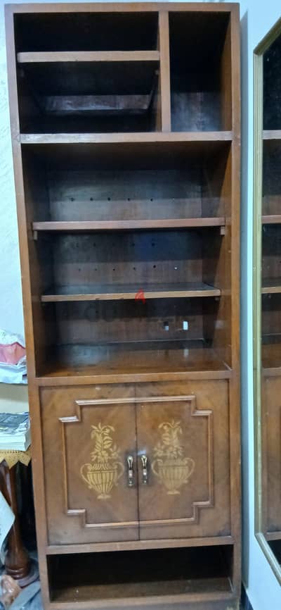 مكتبة ووحدة تخزين خشب طبيعي كلاسيك بحالة ممتازة