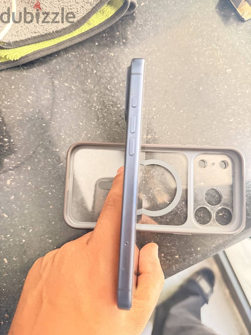 Apple - iPhone 17 Pro Max 3