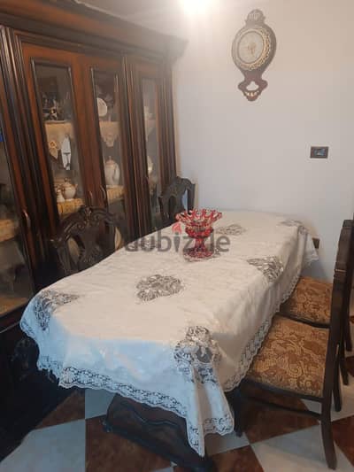 سفره و6 كرااسي حالة جيدة جدا