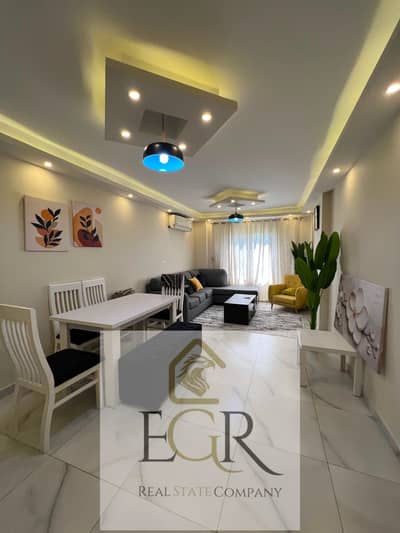 Apartment for rent in Al Rehab: 3 bedrooms, 2 bathrooms, close to amenities, and finished to a high standard (Super Lux). 
