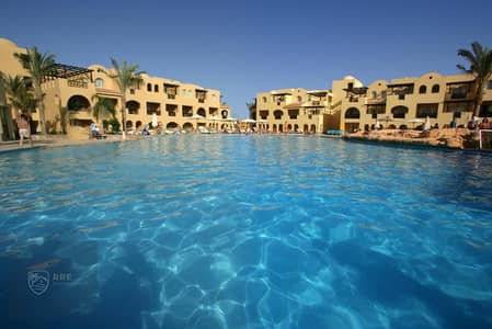 Hotel chalet on the ground with a garden in Stella Makadi, immediate delivery with furnishings