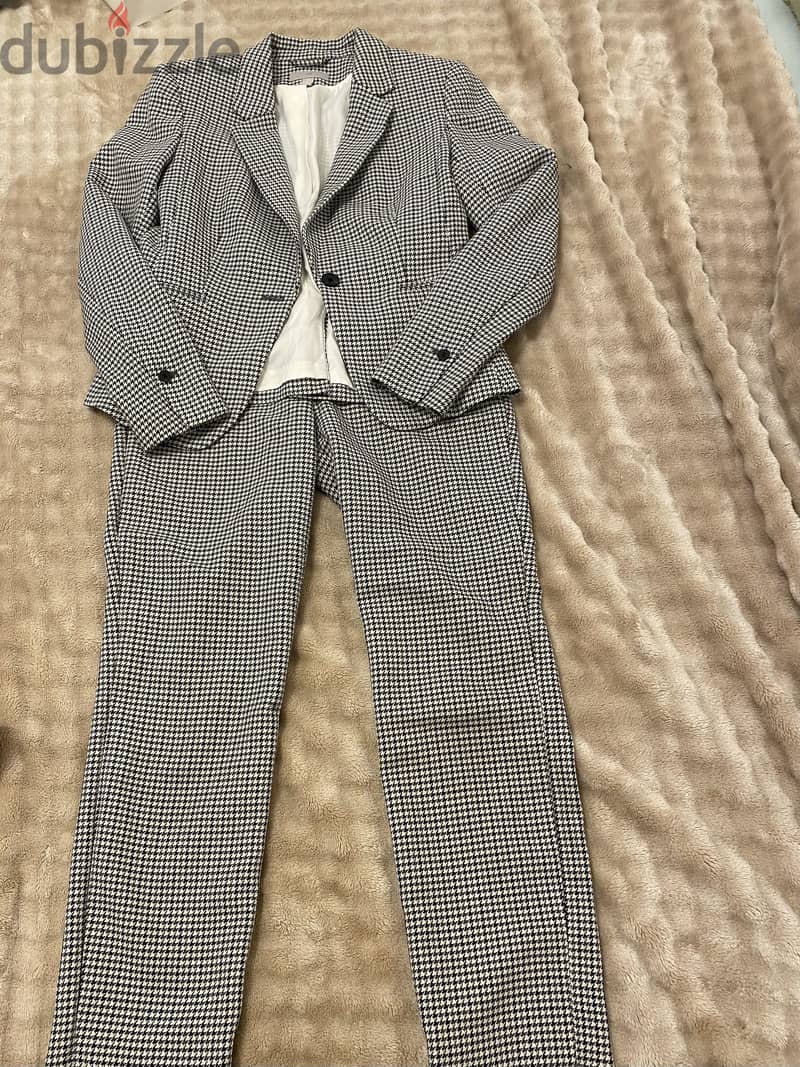 Zara, H&M, Poetry 16
