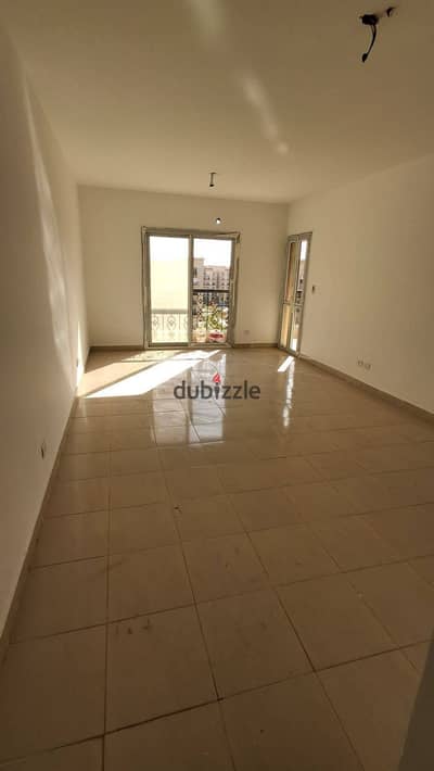 142 sqm apartment for sale in Madinaty; prime location, original booking contract. Corner unit situated next to amenities—an excellent location. Layou