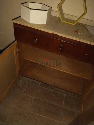 دولاب مطبخ بالرخامه