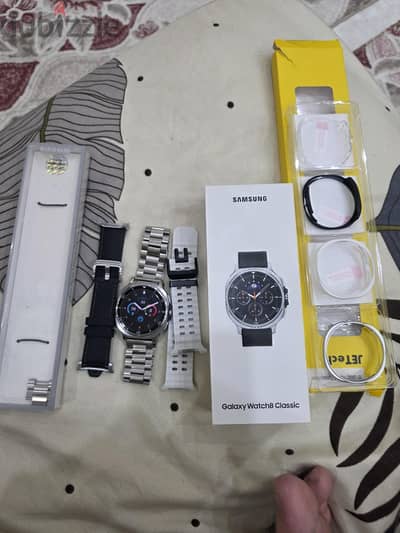 Watch 8 classic used for one month like new + full accessories