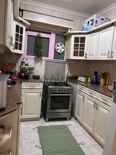 Wooden kitchen with marble countertops - مطبخ خشب بالرخام