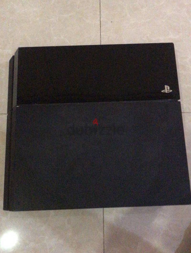 PlayStation 4 good condition 2