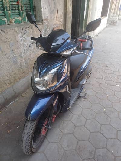 اسكوتر Sym Sr 200 للبيع رخصة تلت سنين