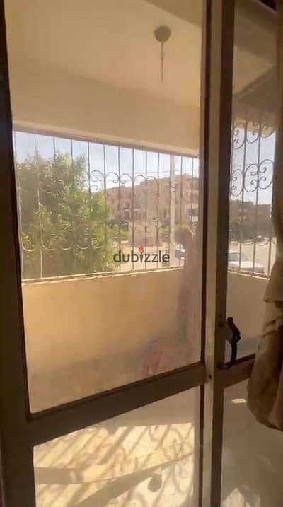 شقة للبيع في ٦ اكتوبر الحي ١١ شباب دور ارضي بحديقة ناصيه