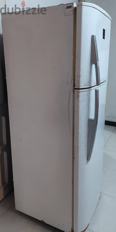ثلاجة نظيفة