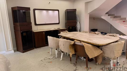 غرفة سفرة مودرن فاخرة 8 كراسي + بوفيه + نيش 2 قطعة - جديدة (رخام)