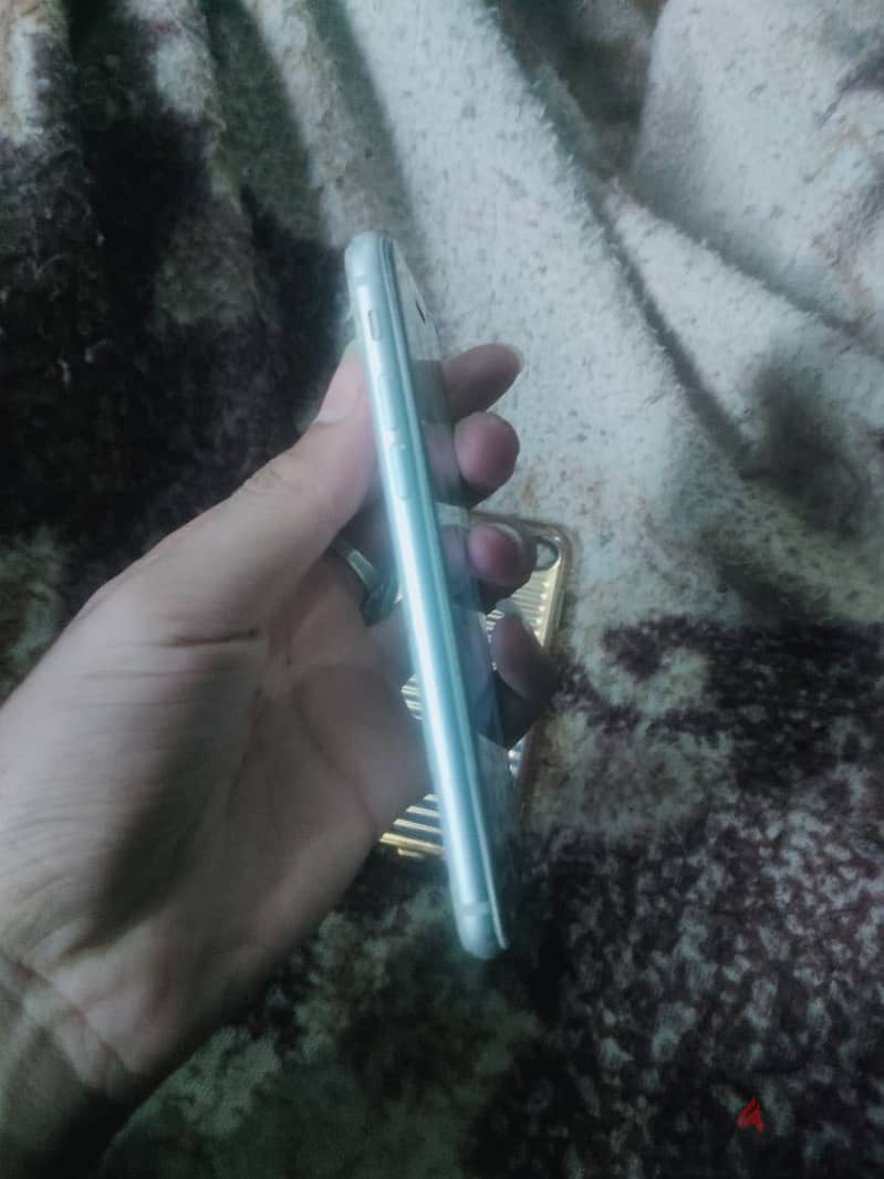 ايفون 8 4