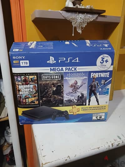 بلاي ستيشن 4 واحد تيرا   معا علبته واسطوانه gta5  ومعا ٦  العاب