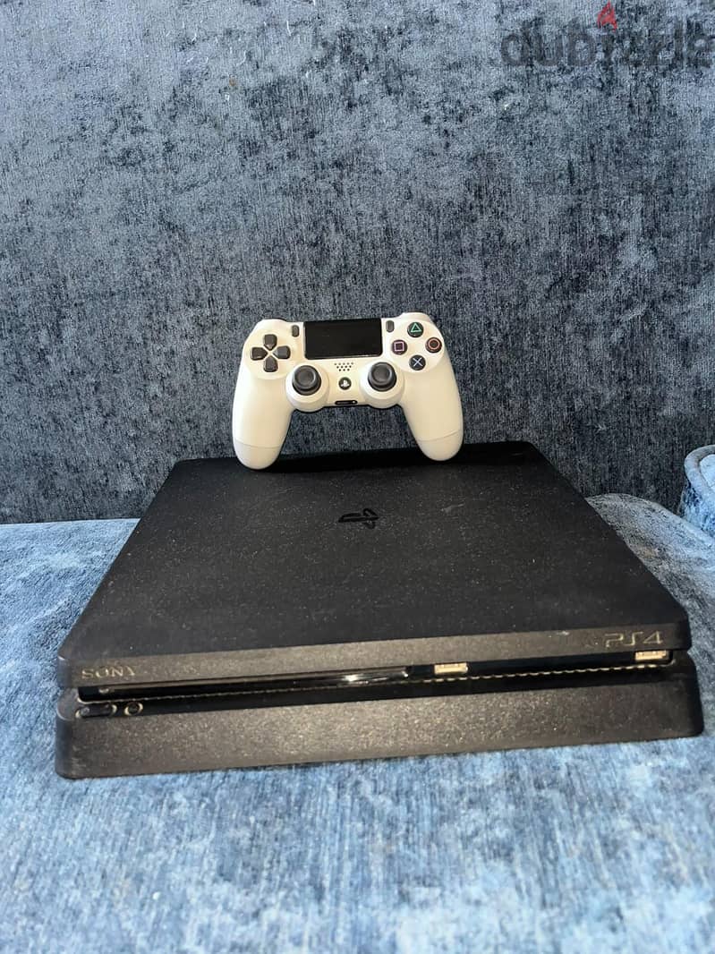 ps4 slim with original controler 2