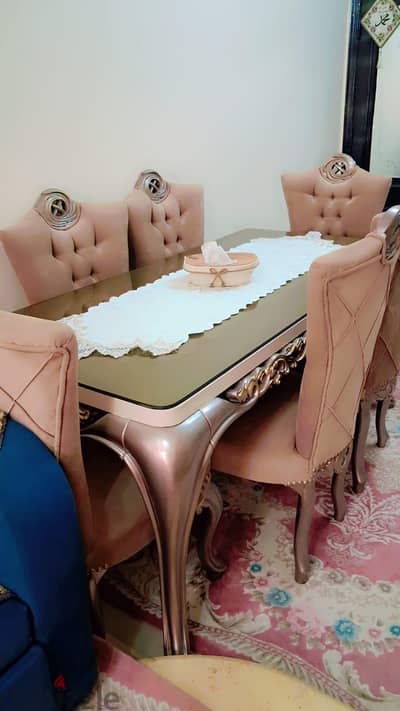 سفرة مودرن بالنيش بتاعها