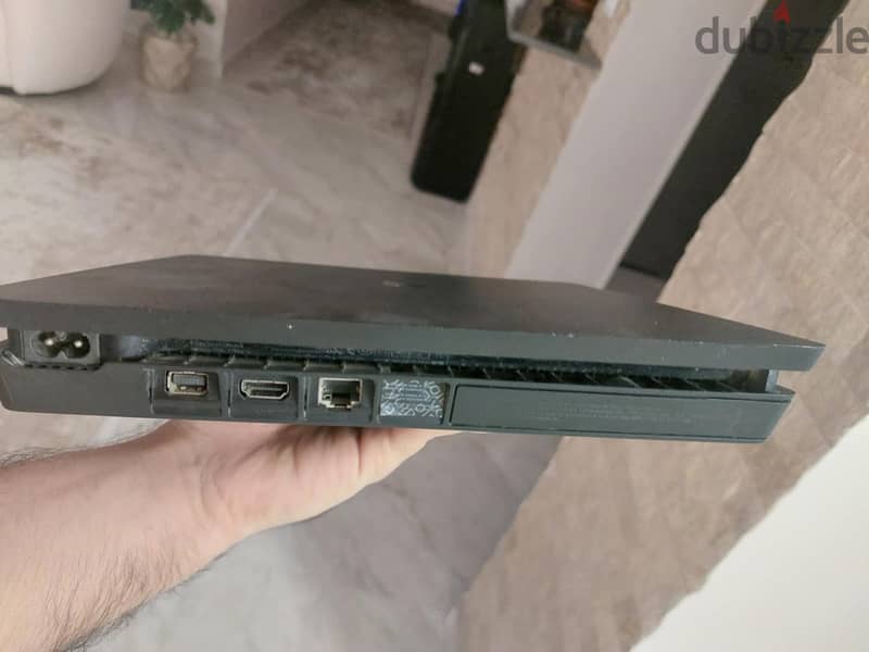 play station 4 slim 3