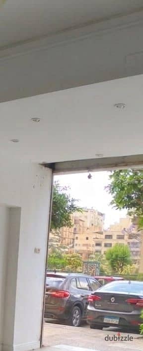 محل للبيع في مدينة نصر المنطقة الثامنه مساحه 50 واجهه 8 م . . . المحل مسجل شهر عقاري و حصه في الارض عقد اخضر و في حمام و عداد كهرباء مش كارت . .      مطلوب ٣ مليون و ٥٠٠ الف